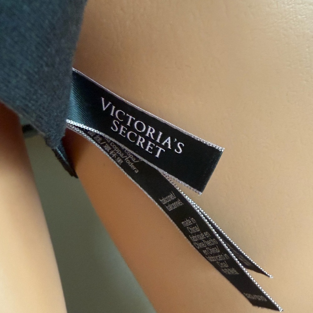 Victoria Secret Bra - Picture 7 of 8